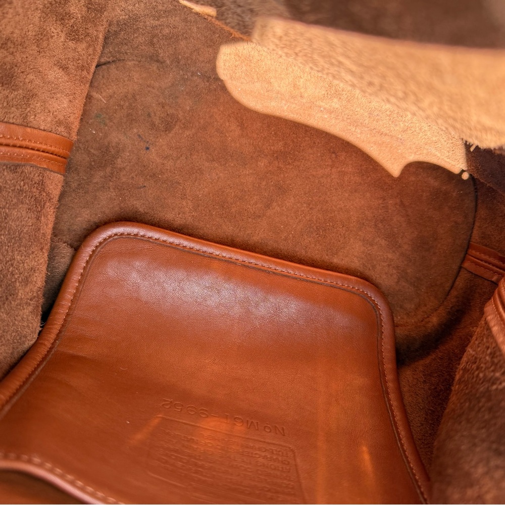 Vintage Coach Legacy Lula Bucket Bag in British Tan - Picture 9 of 16